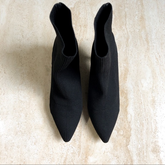 ❗️SOLD❗️Urban Outfitters Black Boot w/ Kitten Heel - Picture 2 of 2